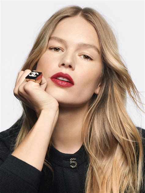 chanel red lips